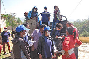 Деятельность SGI-Непал по оказанию помощи пострадавшим от землетрясения