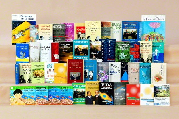 Книги президента Икеды, изданые за границей
