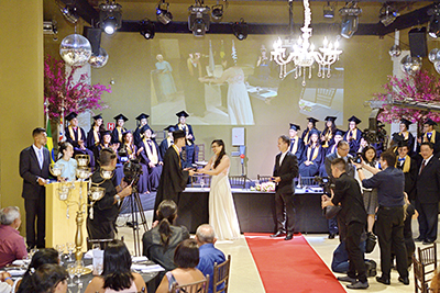 Первая выпускная церемония в старшей средней школе Сока в Бразилии